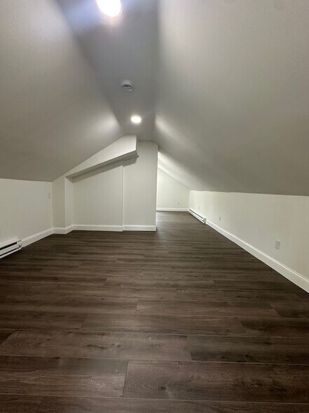 Building Photo - 243 Park Ln