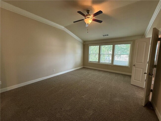 Building Photo - 1045 Township Cir