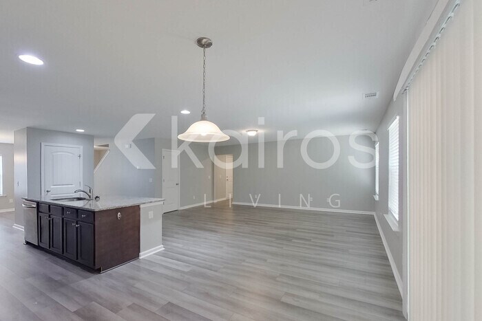 Building Photo - 128 Bluff Rd