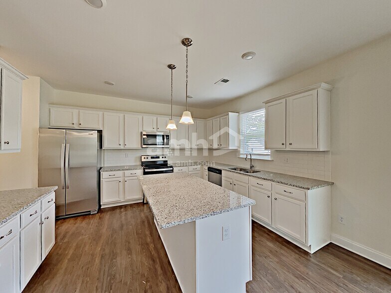 Building Photo - 363 Macroom Ct