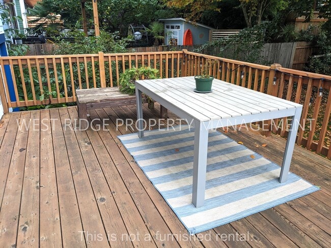 Building Photo - 34 NE Ivy St