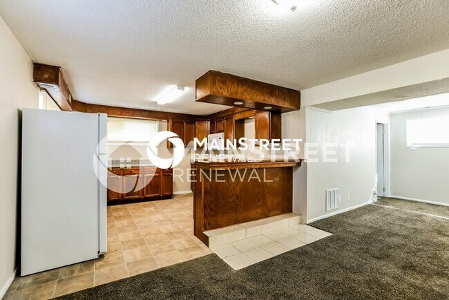 Building Photo - 4 Bedroom Pet-Friendly Home in KANSAS CITY, MO with Main Street Renewal
