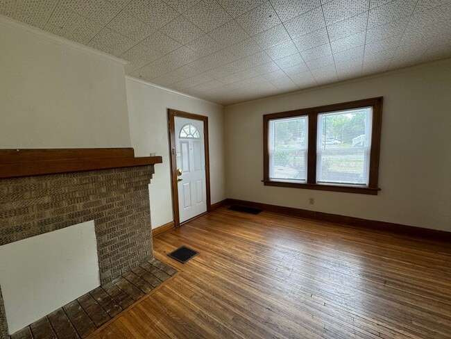 Building Photo - 183 W Patterson Ave