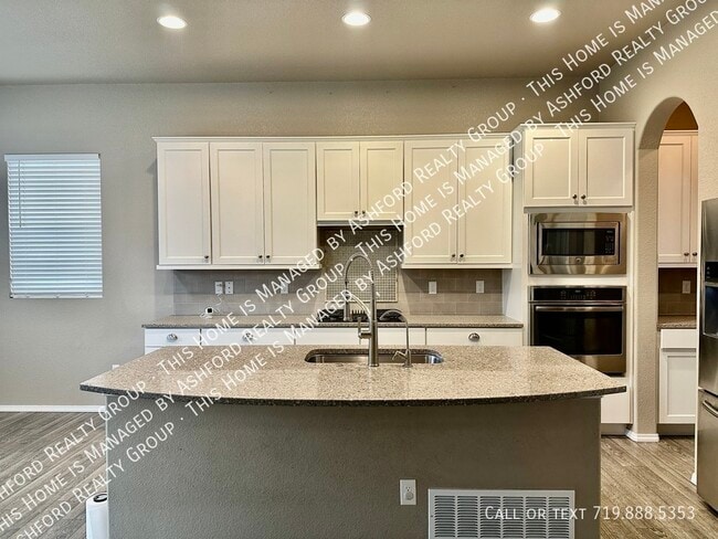 Building Photo - 2515 Hannah Ridge Dr