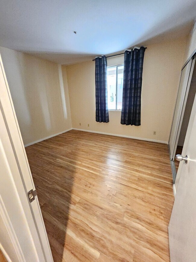 Building Photo - 2 BD/2BA Condo in the La Mesa Village