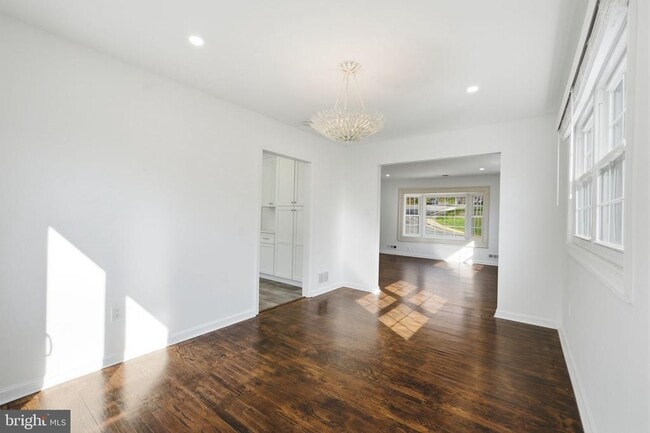 Building Photo - 448 Summers Dr