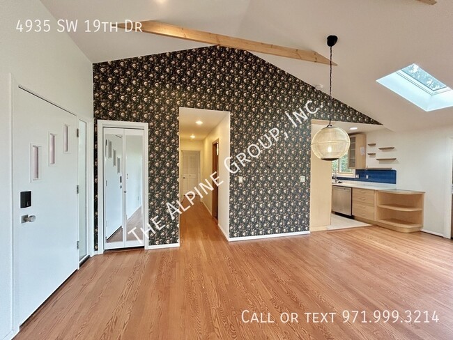 Building Photo - 4935 SW 19th Dr