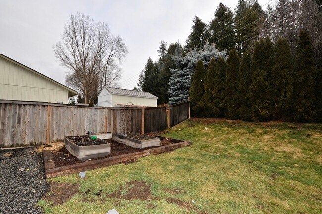 Building Photo - Hayden Rancher with RV parking