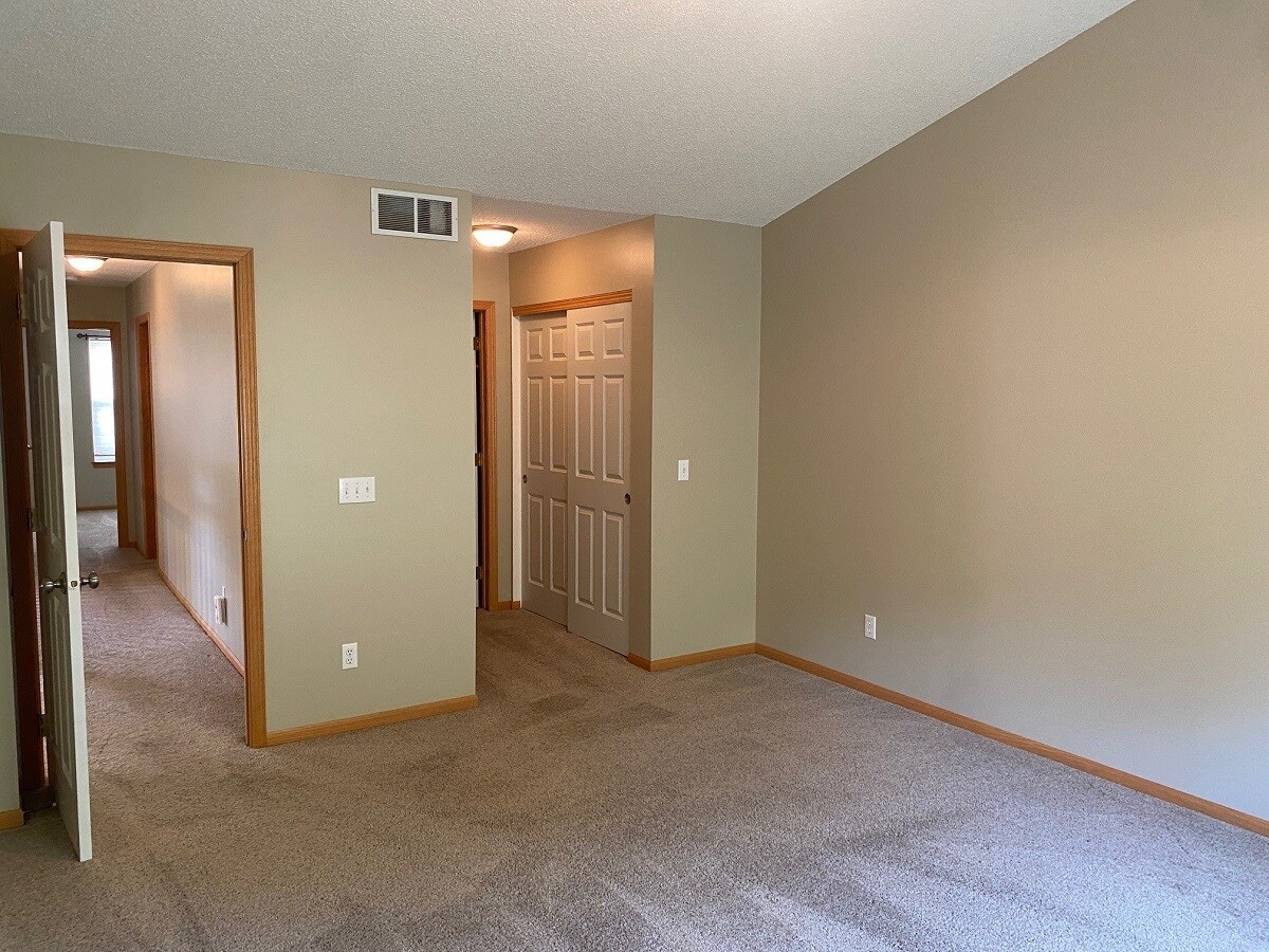 Building Photo - 7874 Garland Ln N