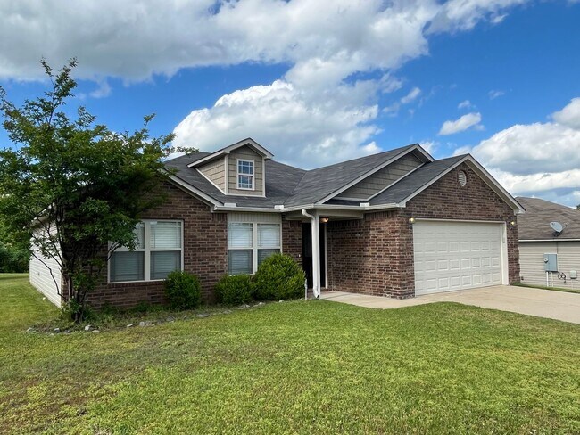 Building Photo - New Listing!