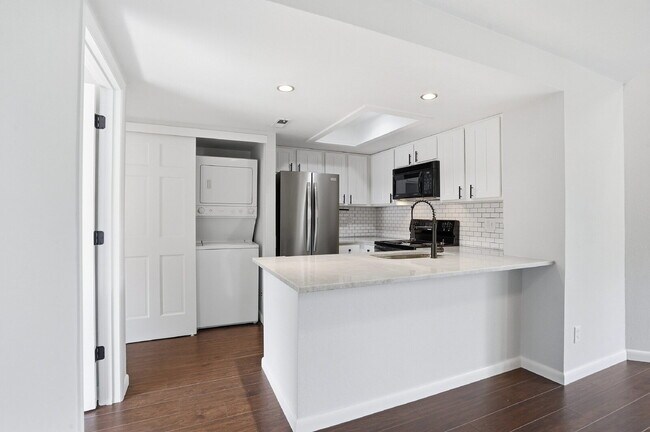 Building Photo - $1,945.95- 1 Bed, 1 Bath Updated Lofted Condo in Boulder with Central AC and In-Unit Laundry!