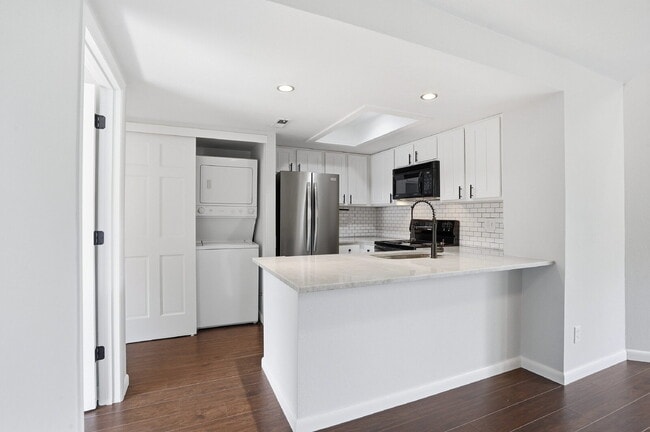 Building Photo - $2,095.95- 1 Bed, 1 Bath Updated Lofted Condo in Boulder with Central AC and In-Unit Laundry!