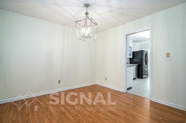 Building Photo - 2245 Tal Heim Dr