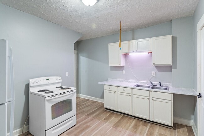 Building Photo - Updated and Move-In Ready 3-Bedroom Home