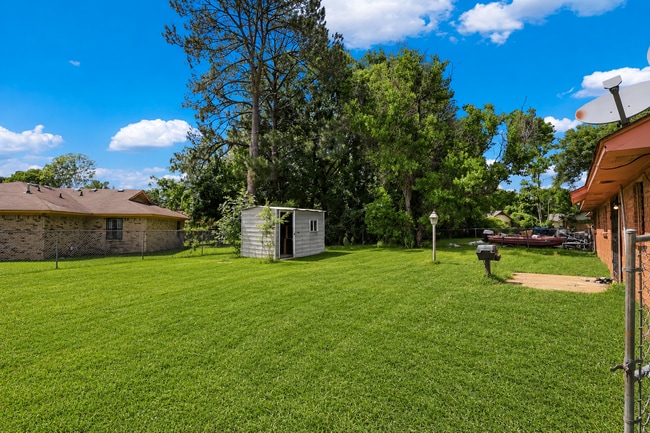 Building Photo - 6513 Abraham Lincoln Dr