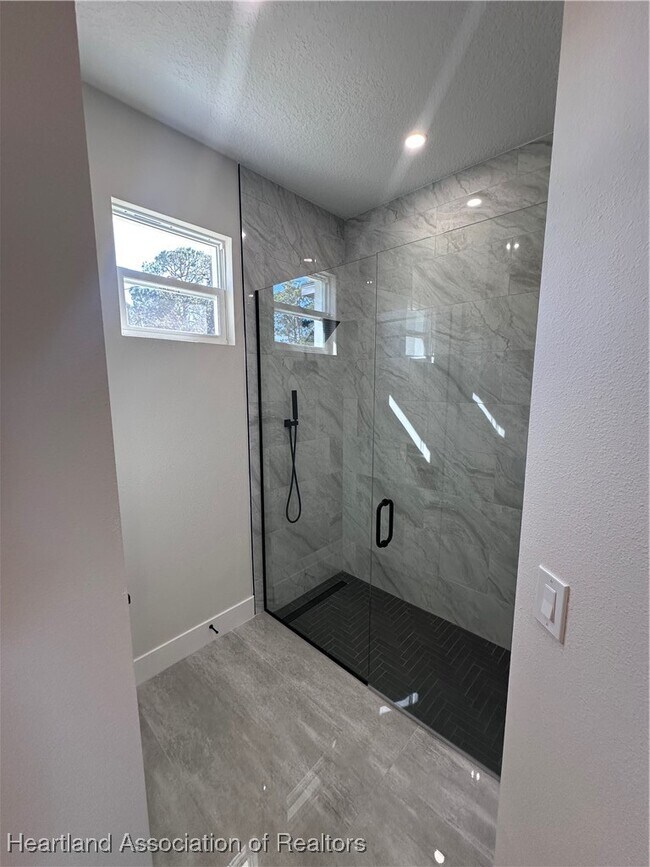 Building Photo - 619 Aston Martin Dr