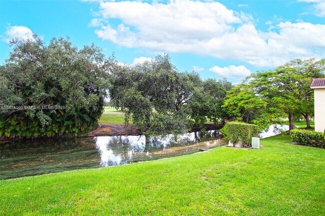 Building Photo - 643 Vista Isles Dr