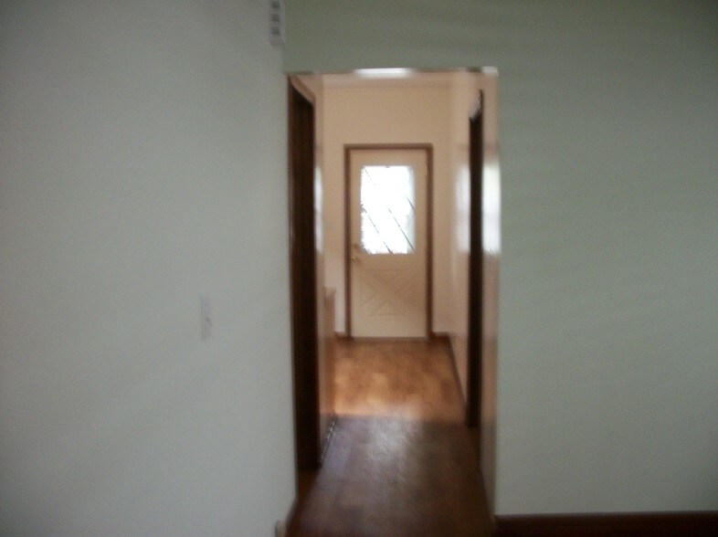 Building Photo - 2440 W Warner Ave