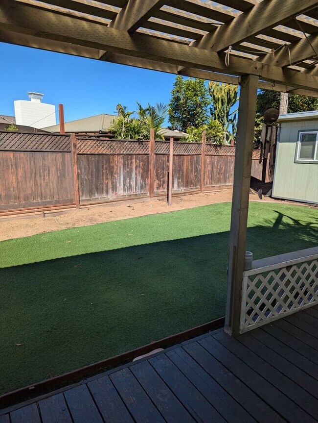 Building Photo - 3 Bedroom 2 Bathroom Home In San Diego