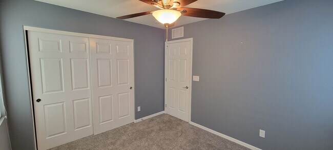 Building Photo - 4 bedroom plus roof top deck 1 bedroom dow...