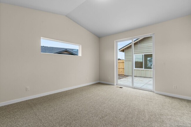 Building Photo - 899 NE Discovery Loop