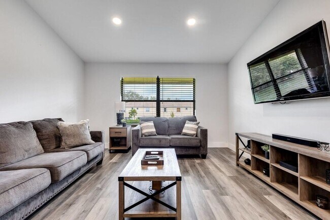 Building Photo - 13155 Chadwick Ct