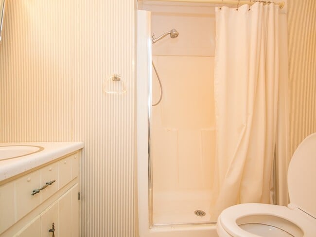 Building Photo - Great location near downtown Athens! Lawn Care included, new LVP flooring! Fenced yard!