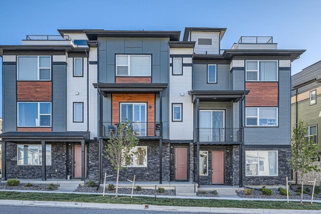 Building Photo - 805 Promenade Dr