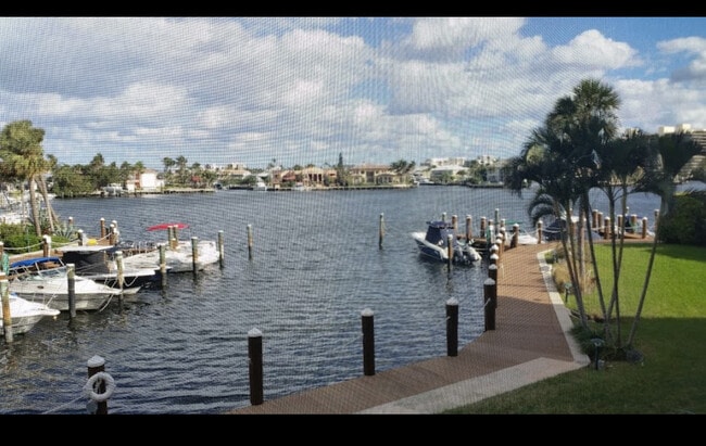 Building Photo - 951 Spanish Cir