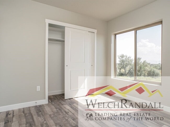 Building Photo - 3 bed 2.5 Bath Single-Family Home in Farmi...