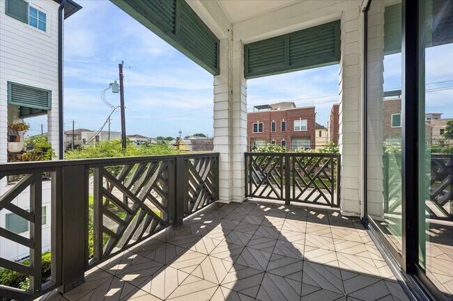 Building Photo - 2314 Hutchins St