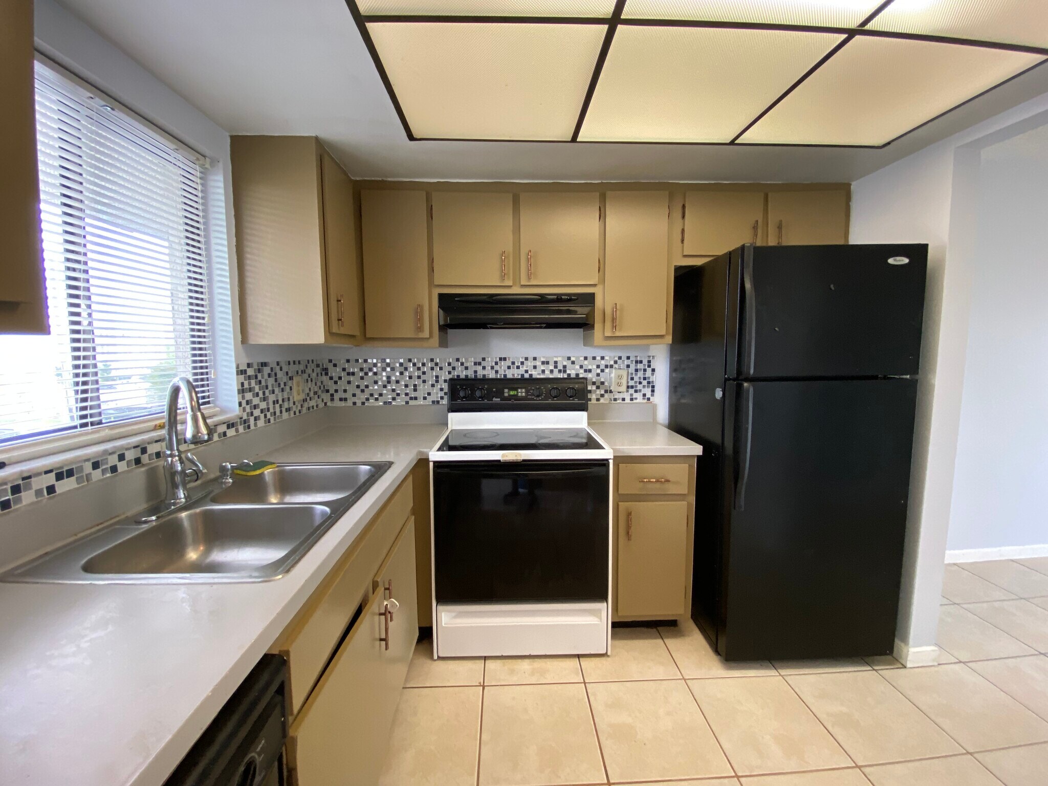 Building Photo - 1554 University Lane