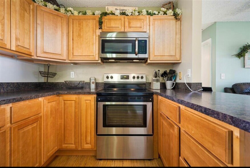 Kitchen - 5103 SE 42nd Trce