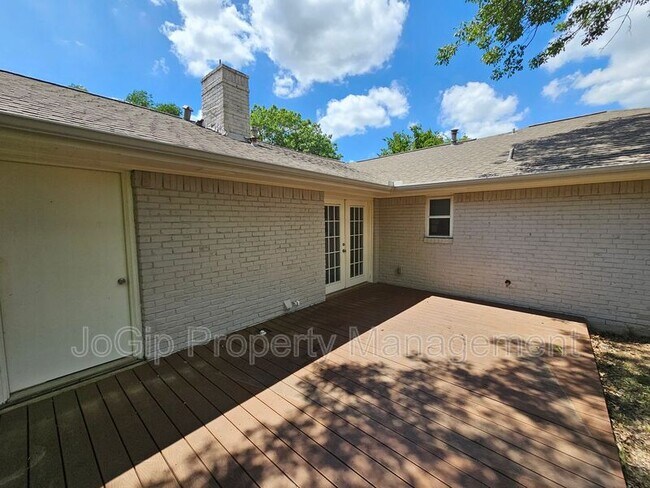 Building Photo - 216 Wesley Dr