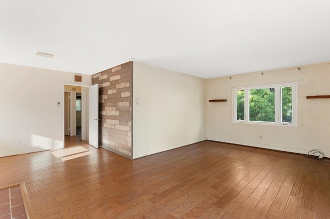 Building Photo - 3145 Sheridan St