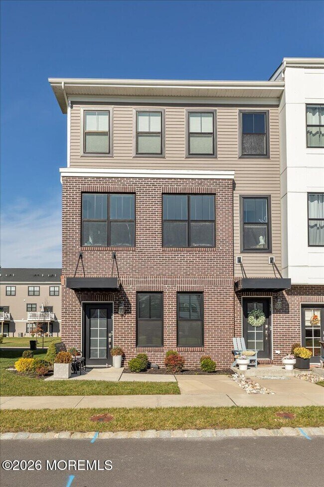 Building Photo - 29 Midway Rd N