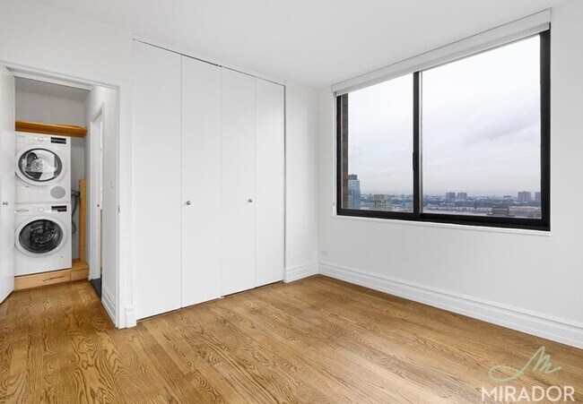 Building Photo - 3 bedroom in New York NY 10023