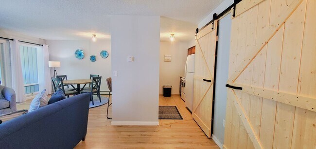 Building Photo - For Rent: Beautiful 2 Bedroom, 2 Bathroom ...