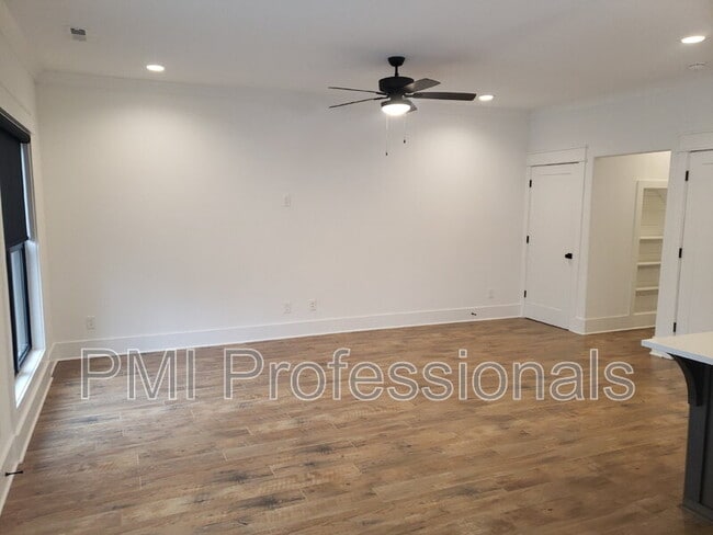 Building Photo - 227 S Bilbro Ave