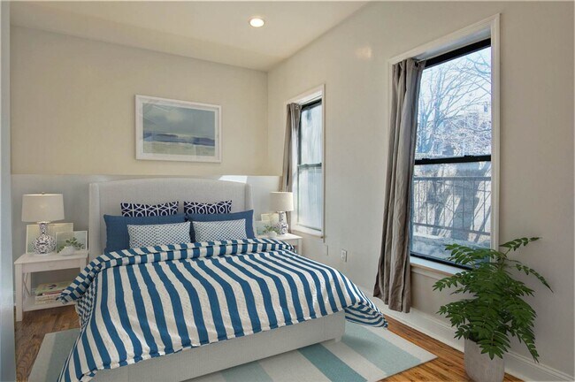 Building Photo - 356 Varick St