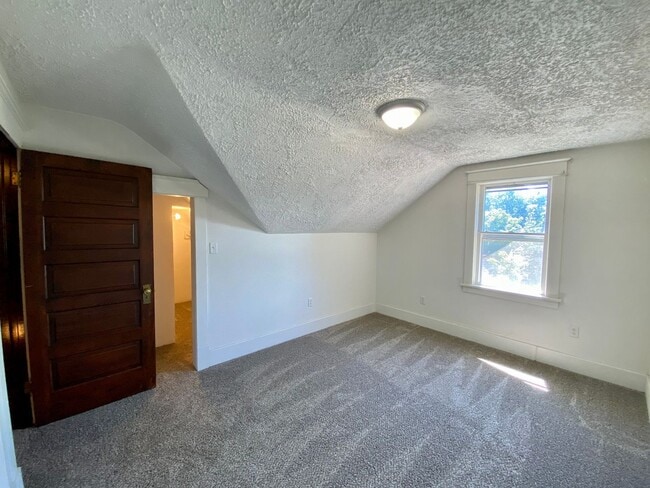 Building Photo - $2,200 - 4 Bed / 3 Bath Beautiful Home in ...