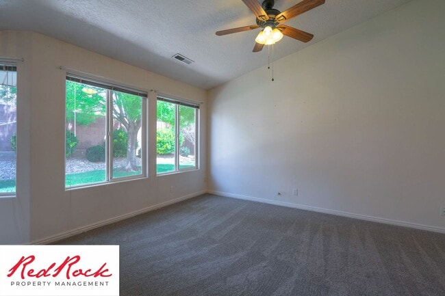 Building Photo - 3 Bed 2 Bath Home in Ivins with Views of Red Mountain