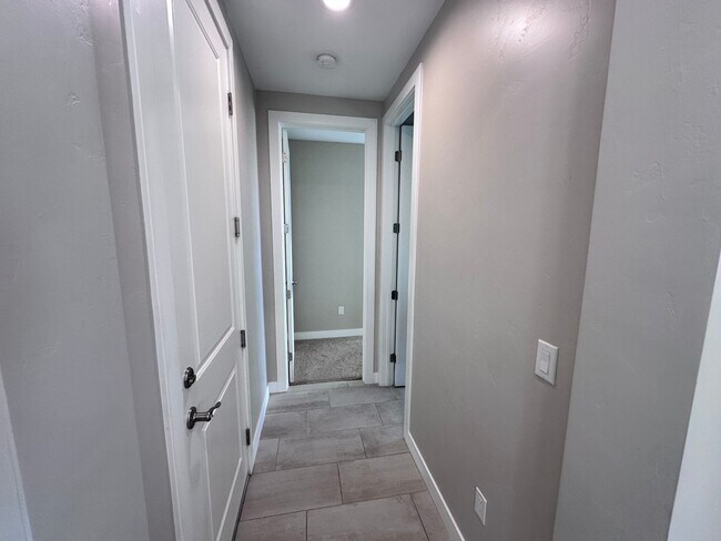 Building Photo - 1350 River Boat Dr