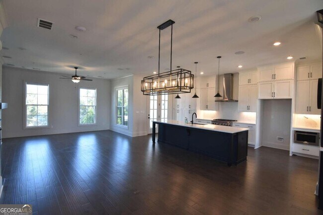 Building Photo - 469 Burton Dr