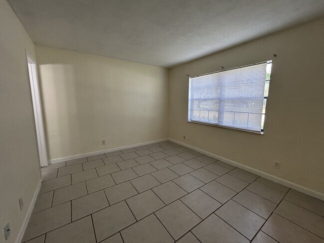 Building Photo - 7625 Tam Oshanter Blvd