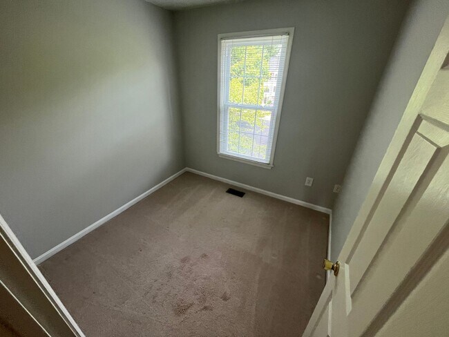 Building Photo - Updated 3 BR/2.5 BA Townhome in Dorsey Hall!