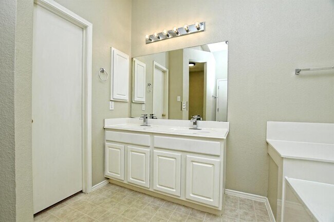 Building Photo - 104 Windmill Cir