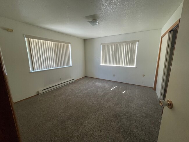 Larger bedroom with 2 closets - 1463 NW Jackson Ave