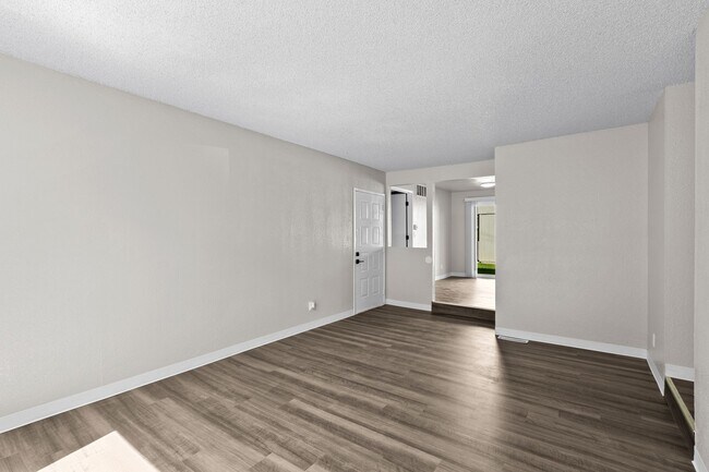 Building Photo - One of the largest 2 bedrooms in the area with 1.5 bathrooms and 1100 square feet plus your own l...