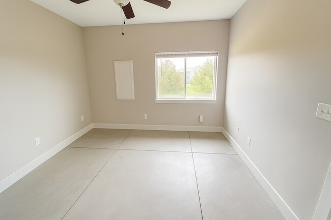 Building Photo - 8182/84 E 34th Ct S